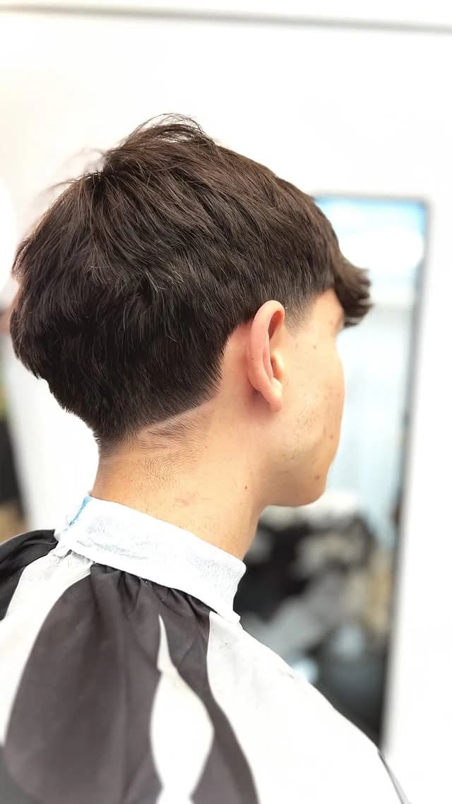 Textured mullet with a low taper, side view